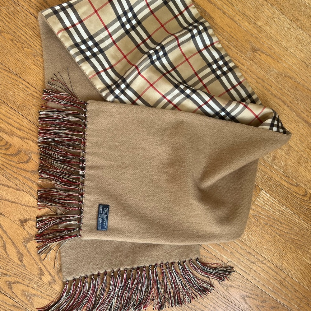 Burberrys Limited Runway Edition Nova Plaid Scarf in silk and cashmere. - Picture 4 of 5